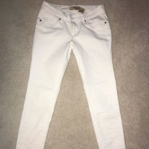 White skinny jeans